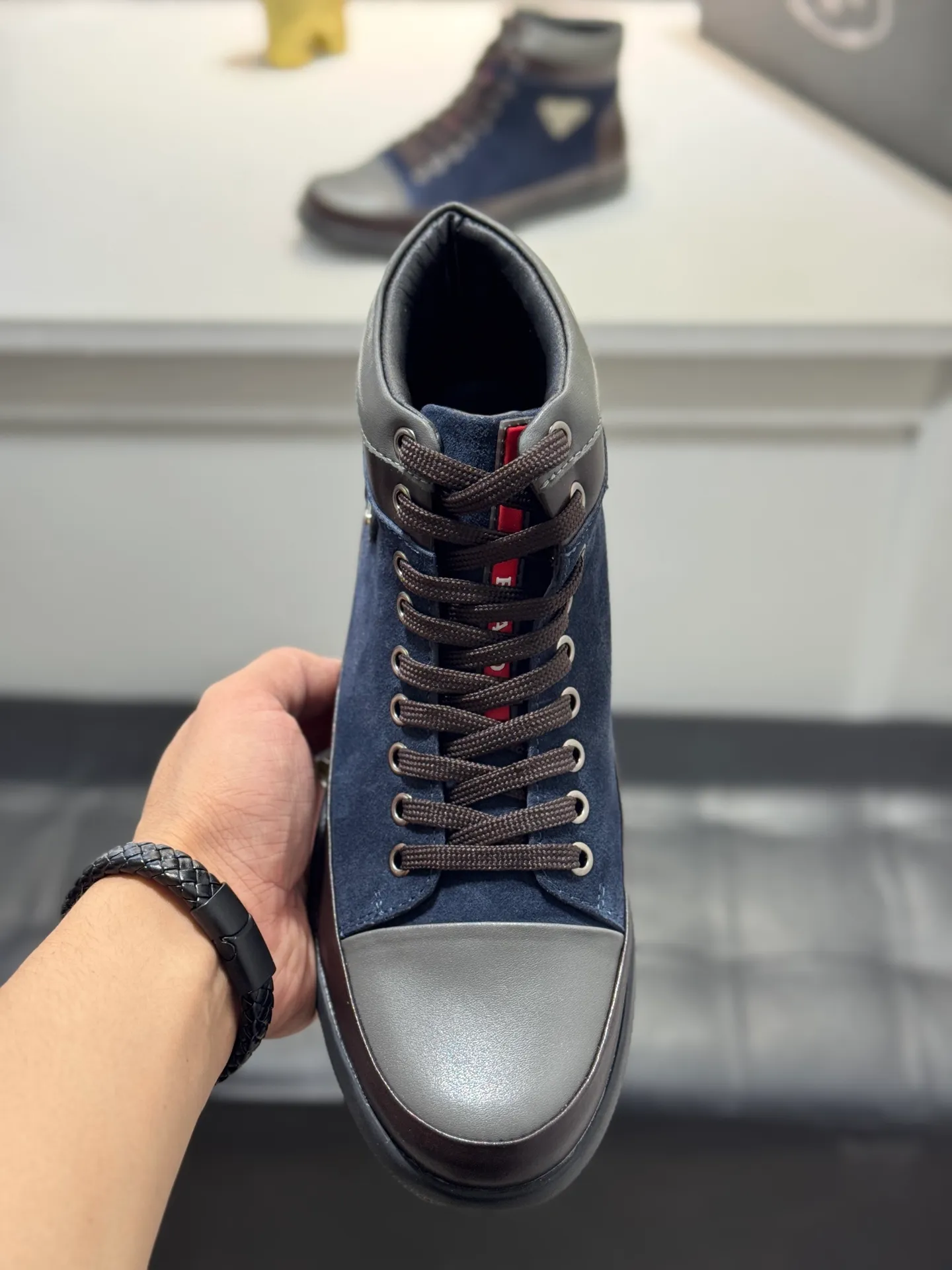 Men's Men's Shoes 💰460 [New Style] 🎻🎻PRADA*⚡️Prada~ The latest classic high-top men's shoes official website has launched a 1:1 copy, synchronized with Hong Kong counters, and on the same catwalk; all made of calf Leather ➕Imported soft and comfortable sheepskin lining, 🍡🍡original 1:1 rubber outsole, non-slip and wear-resistant; comfortable on the feet, attractive style, fine workmanship, and simple and neat shoe last, showing a man's courage and toughness. Size: 38-44 (45 customized